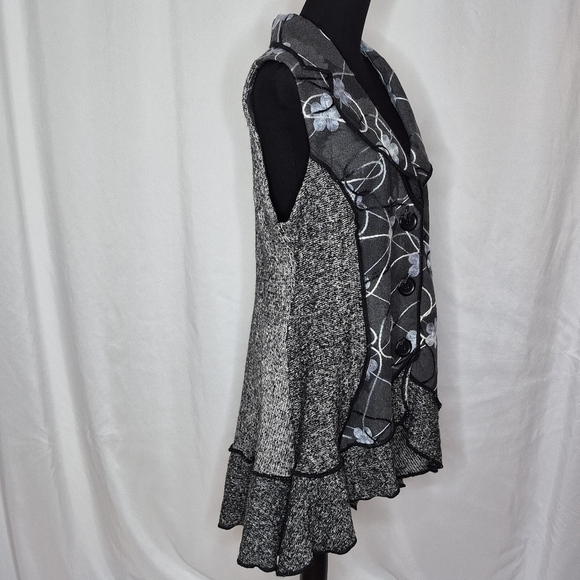 Sioni Studios Sleeveless Cardigan - Size XL - Picture 3 of 13